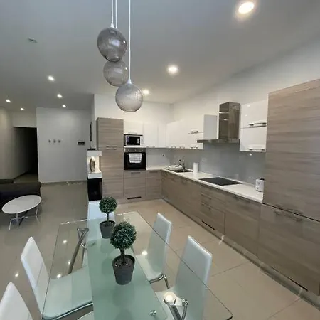 아파트 Swieqi : 3-bed